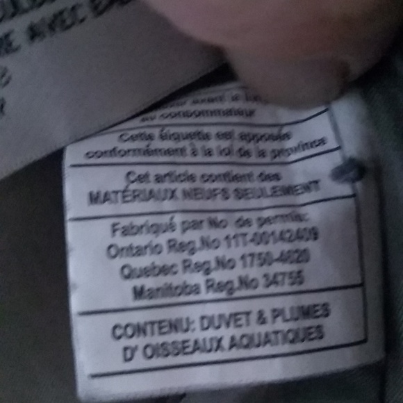 Women's Large DKNY Down Filled Quilted Puffer Coat. Full zip with snap button. - Picture 6 of 9